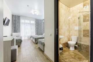 Отель White Hotel  Витязево 4-местная комната комфорт без балкона-5