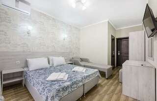Отель White Hotel  Витязево 3-местная комната комфорт без балкона-1