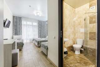 Отель White Hotel  Витязево 4-местная комната комфорт с балконом-5