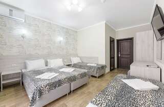 Отель White Hotel  Витязево 4-местная комната комфорт с балконом-2