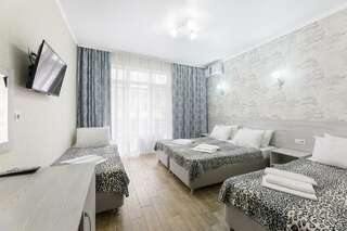 Отель White Hotel  Витязево 4-местная комната комфорт с балконом-1