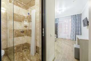 Отель White Hotel  Витязево 2-комнатная комната люкс с 1 двуспальной кроватью-10