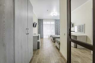 Отель White Hotel  Витязево 3-местная комната комфорт без балкона-5