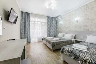 Отель White Hotel  Витязево 3-местная комната комфорт с балконом-1